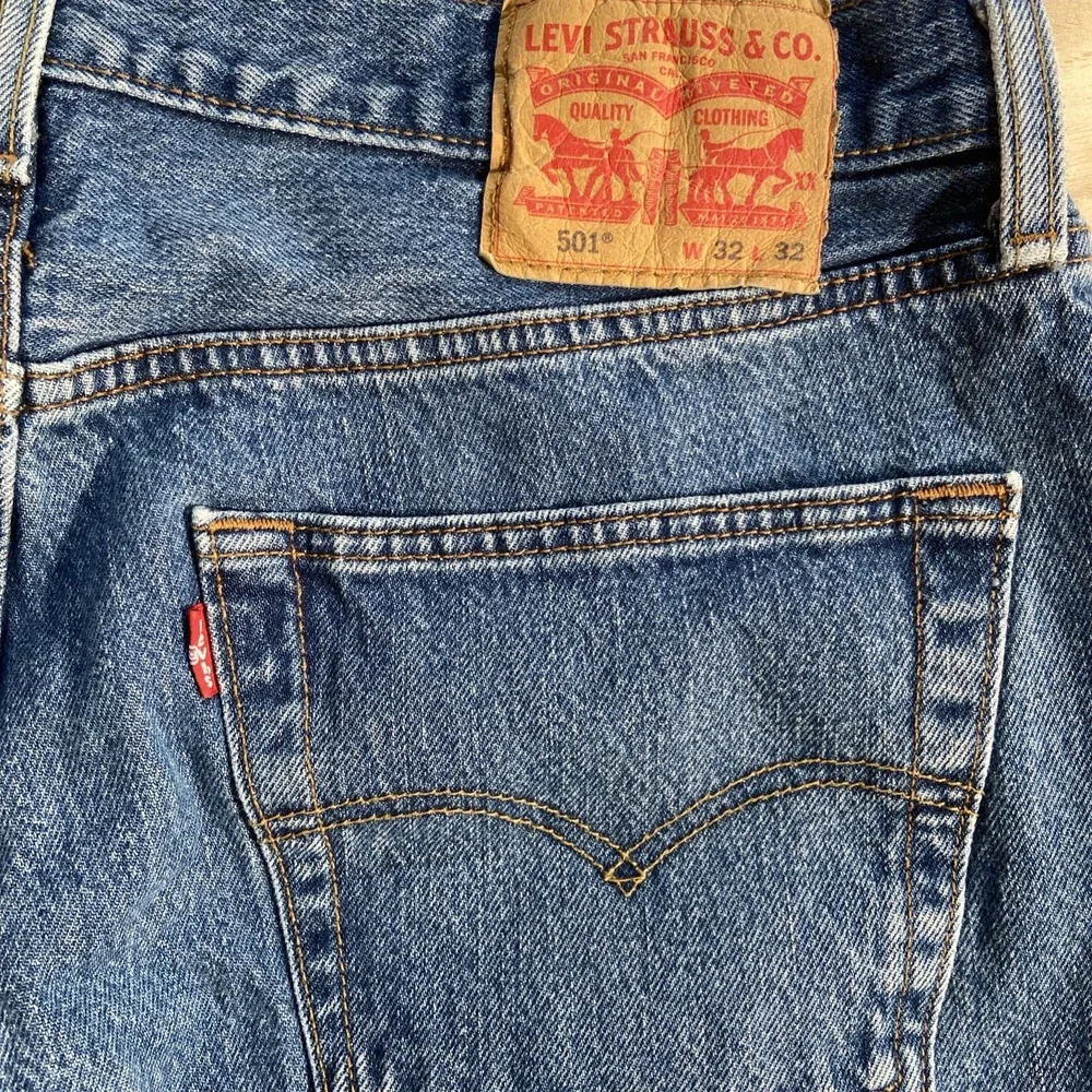 Levi's 501 Jeans Mens 32x32 Blue Original Fit Straight Medium‎ Wash Denim Pants